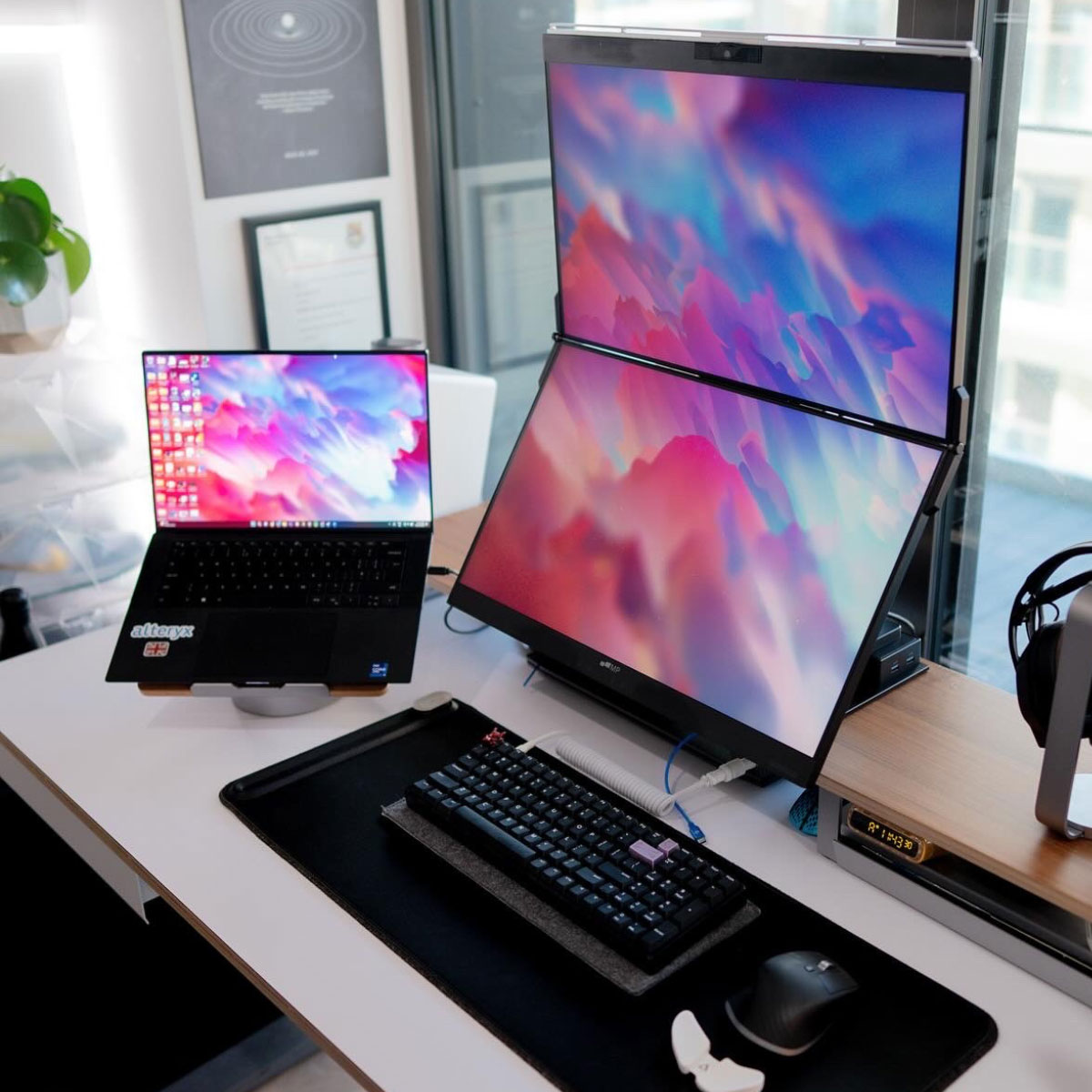 Stacked Monitors For Financial Professionals: Optimizing Trading And Analysis
