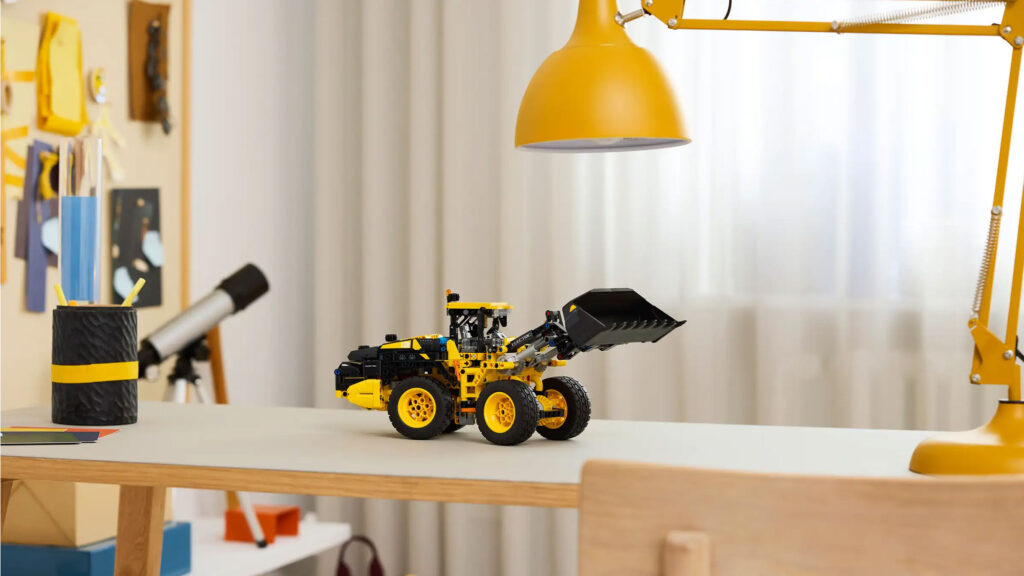LEGO Technic Volvo L120 Electric Wheel Loader (42209)