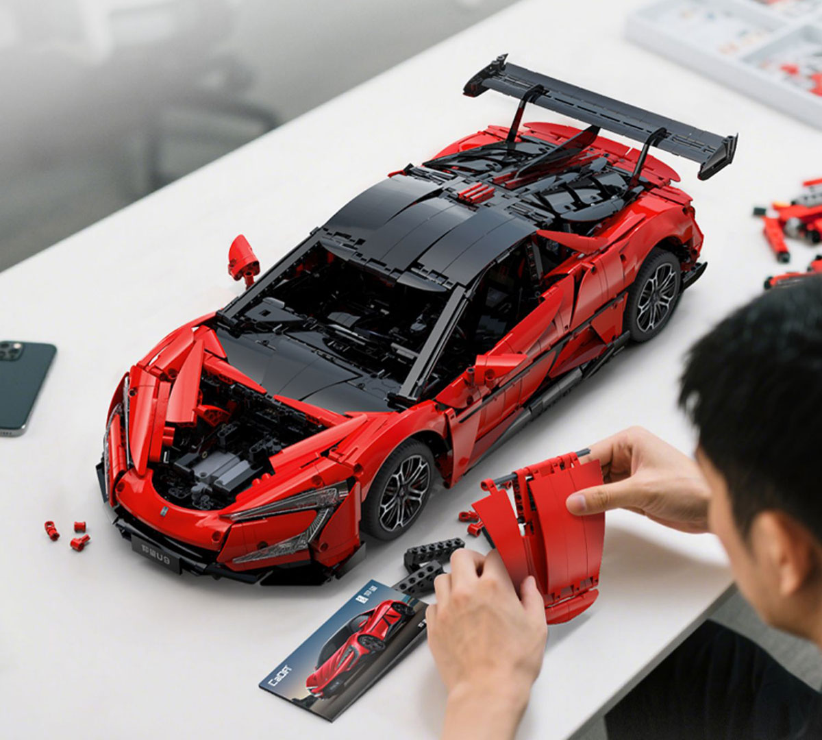 CaDA 1:8 Scale Yangwang U9 Building Set