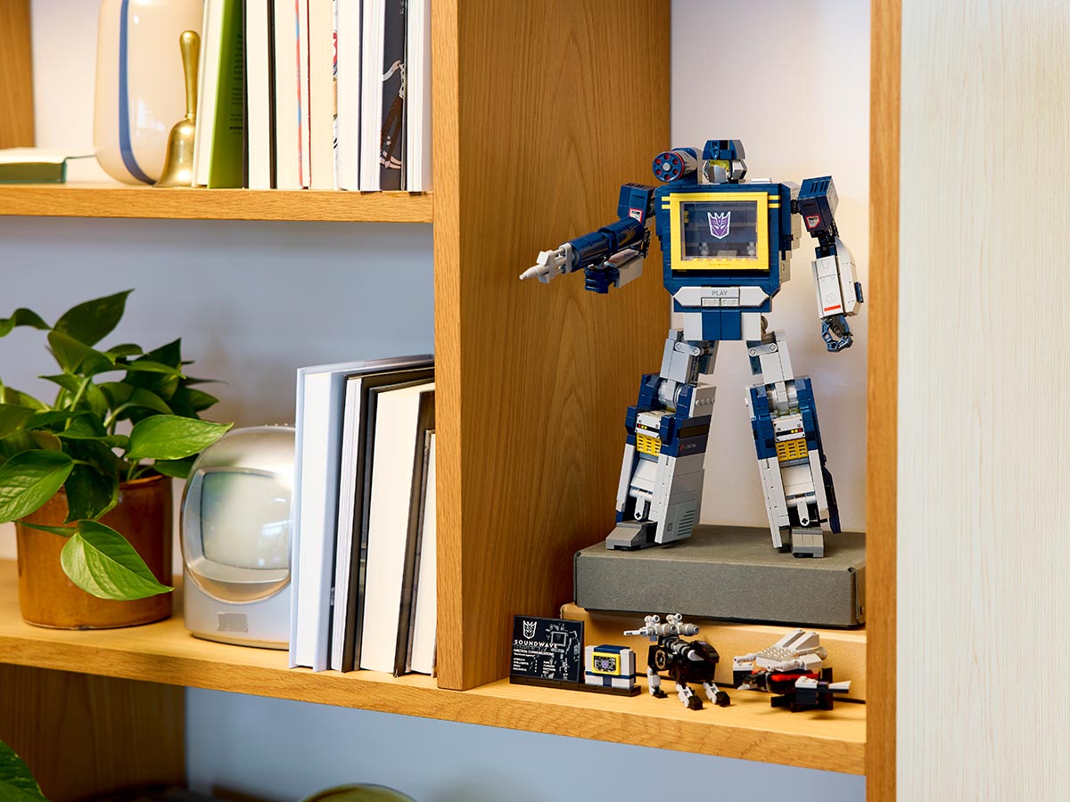 LEGO Icons Transformers Soundwave (10358)