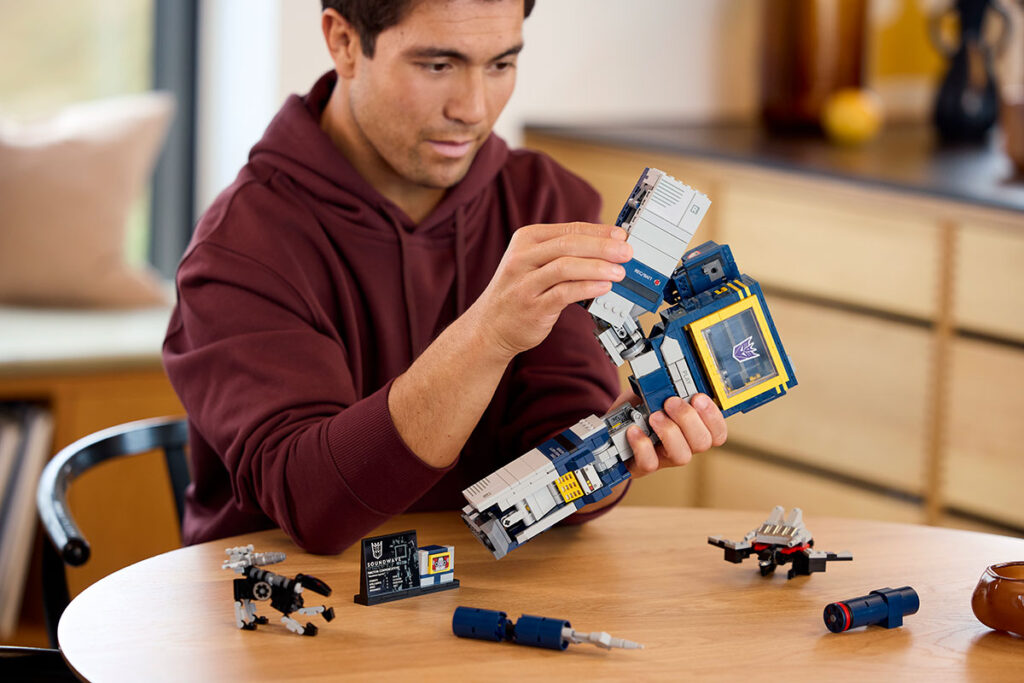 LEGO Icons Transformers Soundwave (10358)