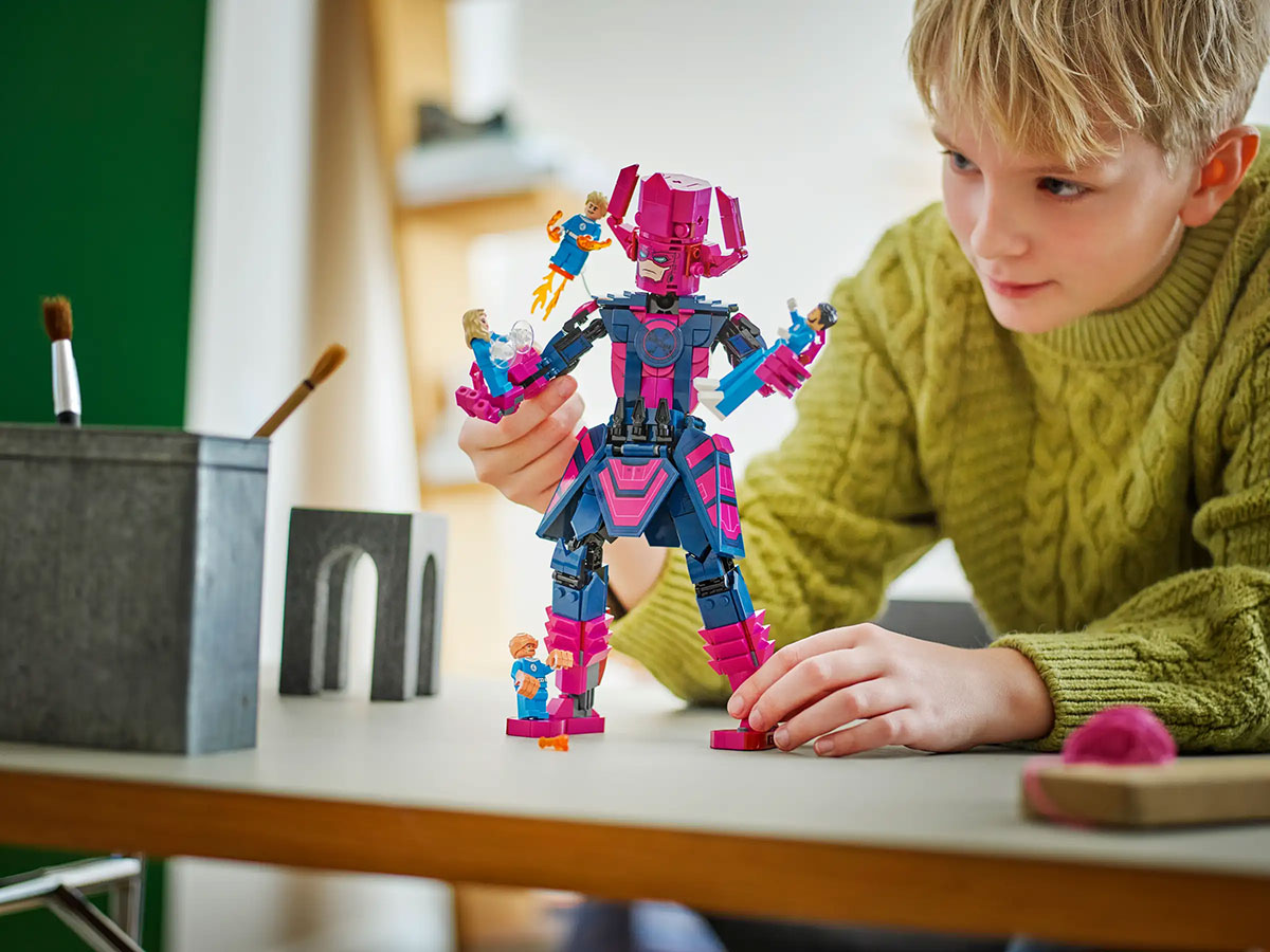 LEGO Marvel Fantastic Four vs. Galactus Construction Figure (76316)