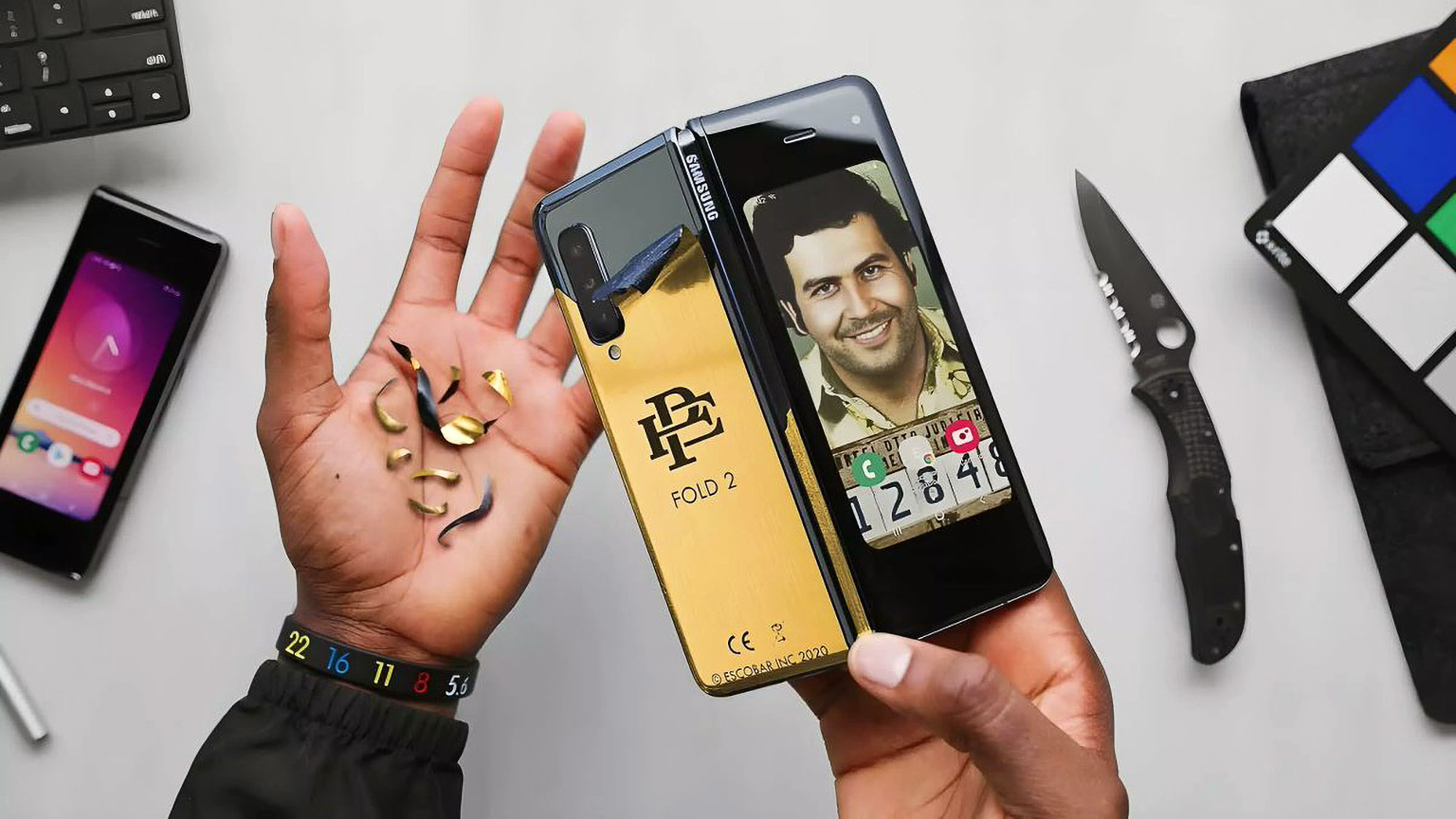 How Escobar Fold Folding Phone Scam Unfolds