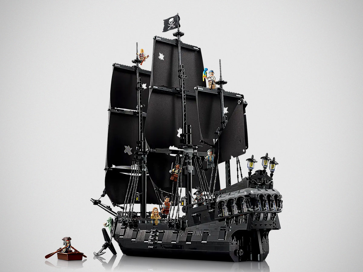 LEGO Icons Captain Jack Sparrow’s Pirate Ship Set (10365)