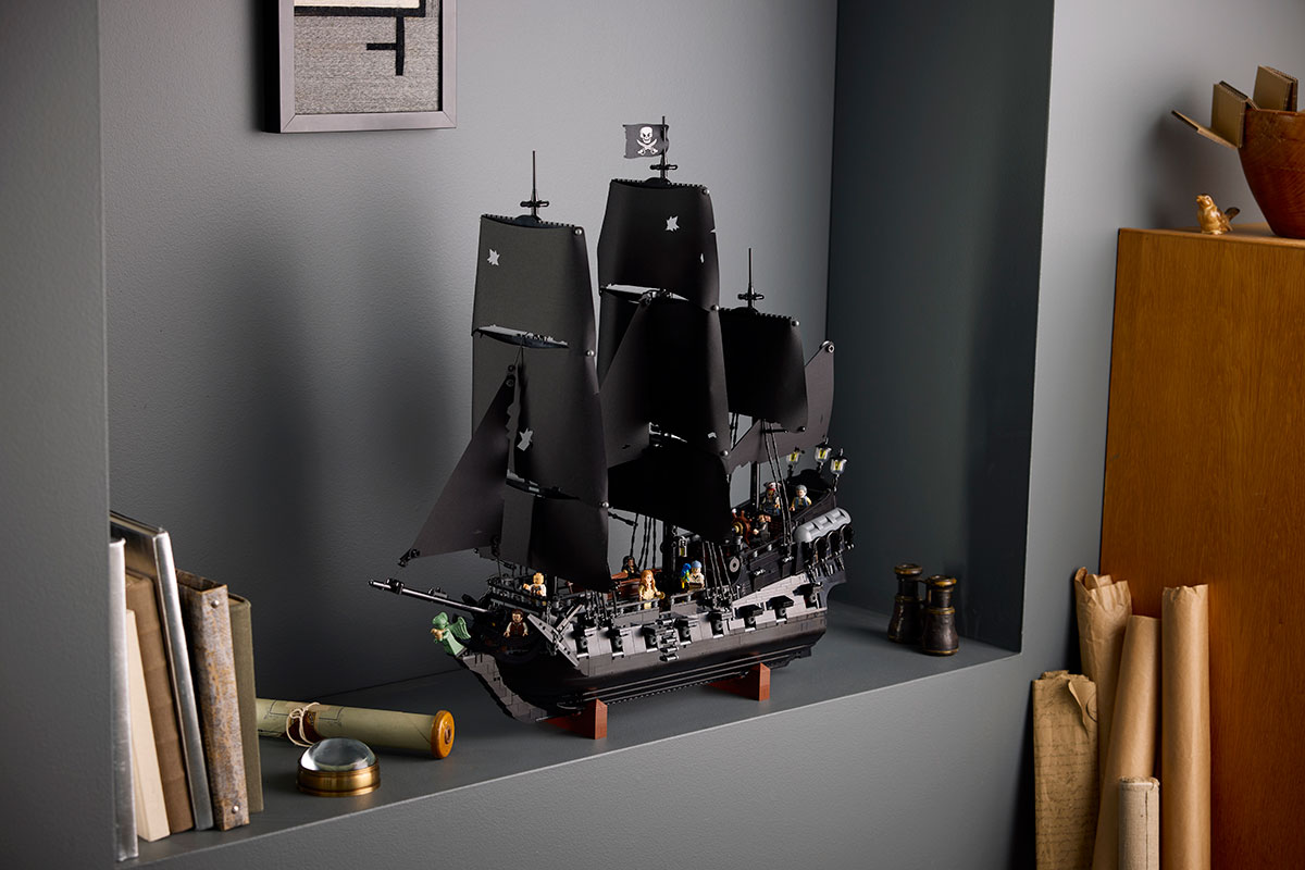 LEGO Icons Captain Jack Sparrow’s Pirate Ship Set (10365)
