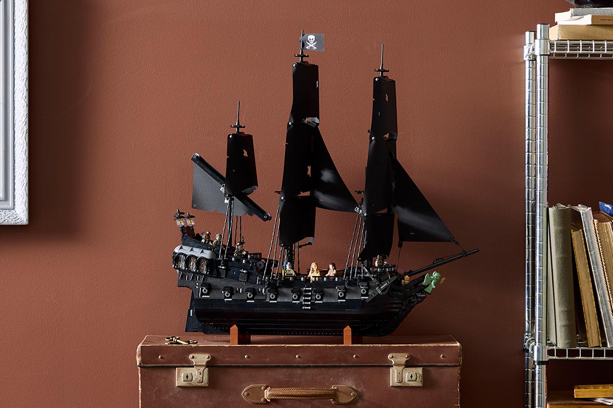 LEGO Icons Captain Jack Sparrow’s Pirate Ship Set (10365)