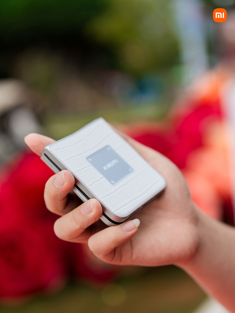 Xiaomi MIX Flip 2 Diamond Limited Edition