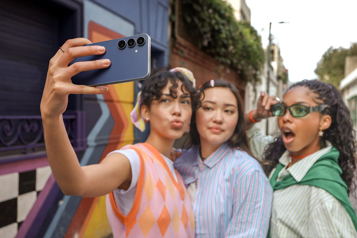 Samsung Galaxy S25 FE Smartphone