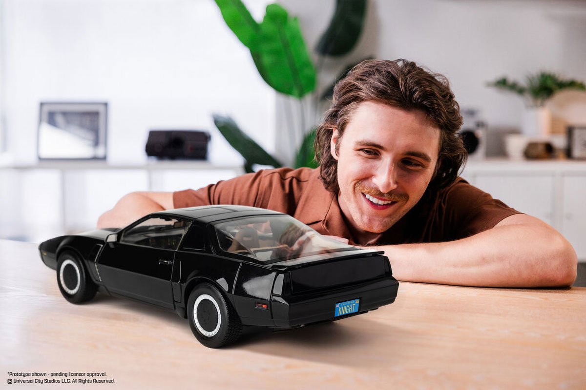 TOMY+ to Crowdfund 1:10 Knight Rider K.I.T.T. With Automatic