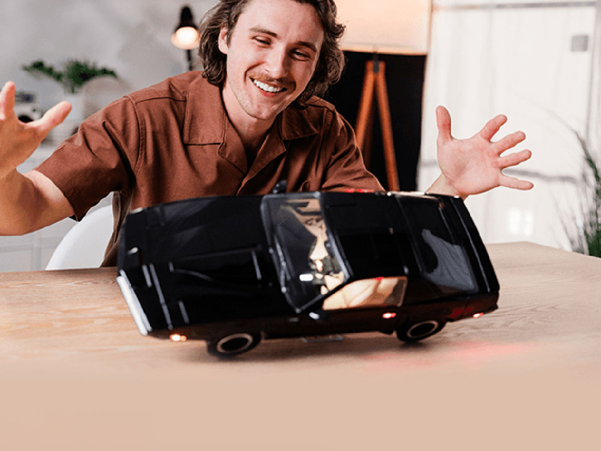 Tomy  1:10 Knight Rider K.I.T.T. Die-cast Replica