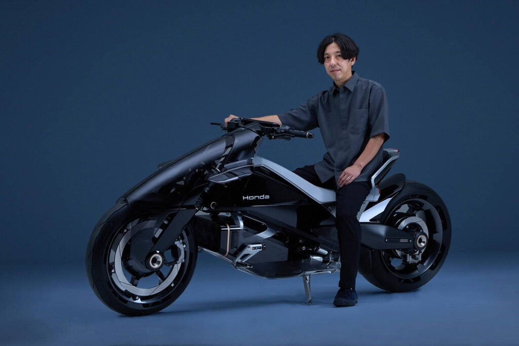 Honda EV Outlier Concept electric motorcycle unveiled at Japan Mobility Show 2025