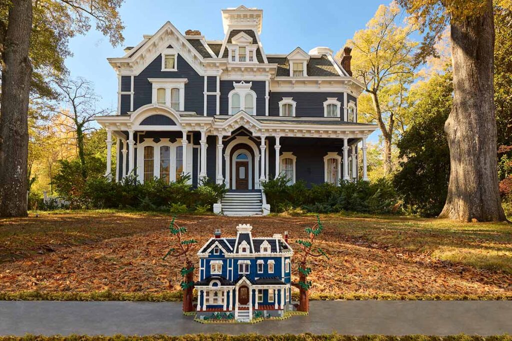 LEGO Icons Stranger Things: The Creel House (11370)