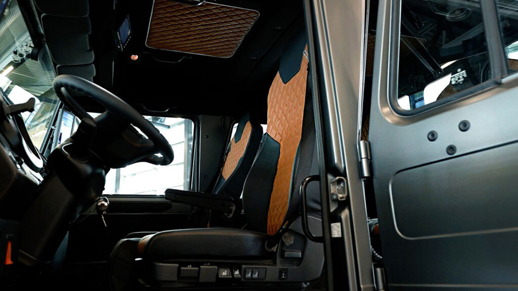 Mercedes-Benz Special Trucks luxury Unimog show car interior