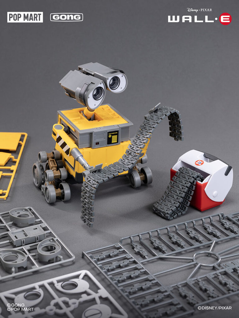 POPMART Gong Wall-E model kit with interchangeable eyes, accessories, and poseable tracks displayed assembled