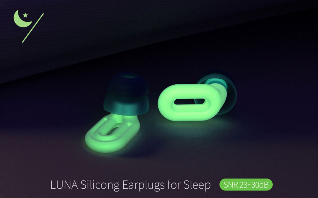 Saccater Luna glow-in-the-dark modular concert earplug set illuminated in a dark environment