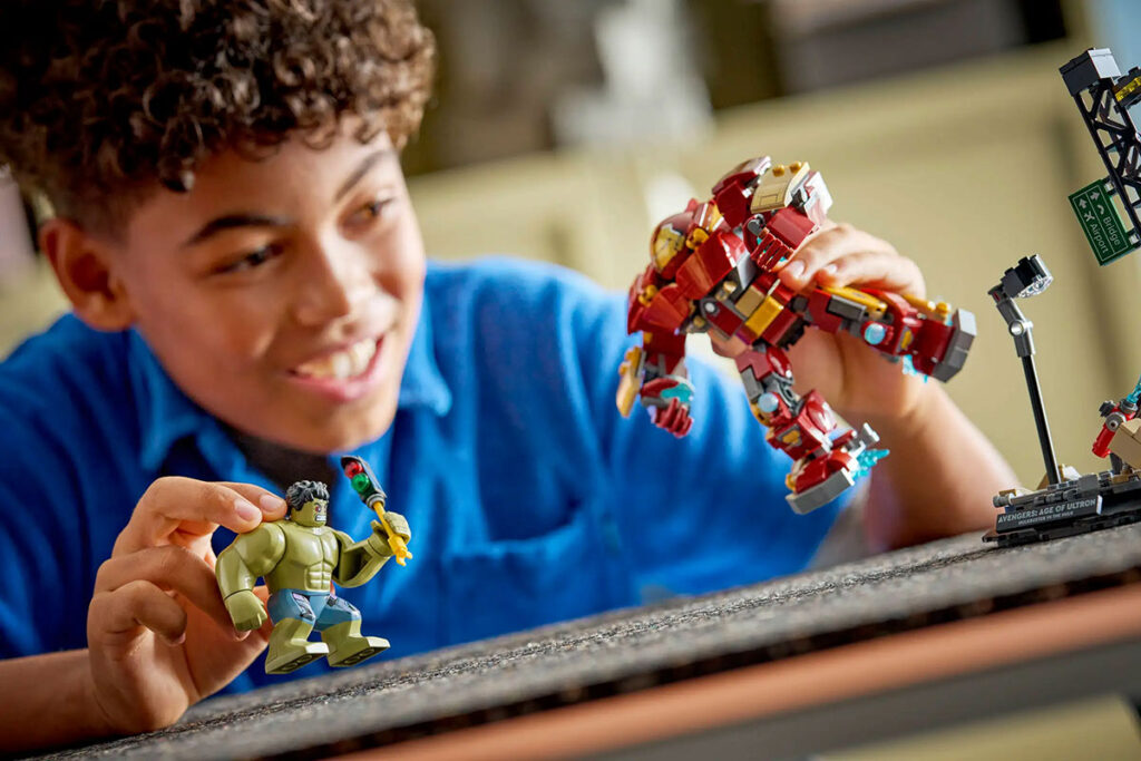 LEGO Marvel Epic Battles Hulkbuster vs. The Hulk 76343 diorama with articulated Hulkbuster mech and Hulk minifigure