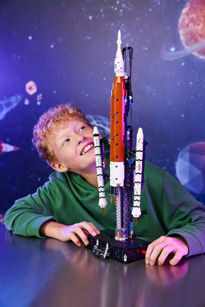 LEGO NASA Artemis Space Launch System Rocket (42221)
