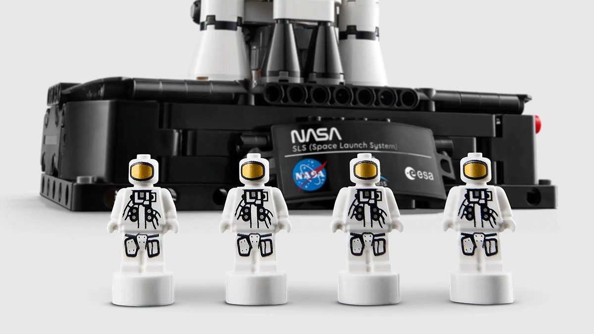 LEGO NASA Artemis Space Launch System (42221) Lets You Recreate Rocket ...