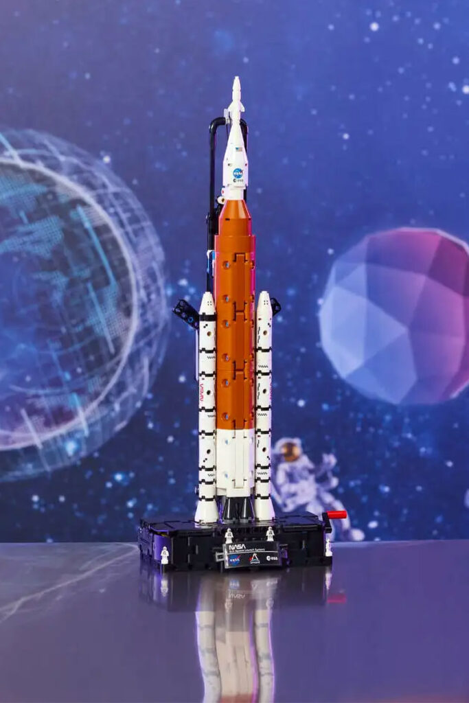 LEGO NASA Artemis Space Launch System Rocket (42221)