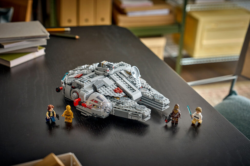 LEGO Star Wars SMART Play Millennium Falcon 75426