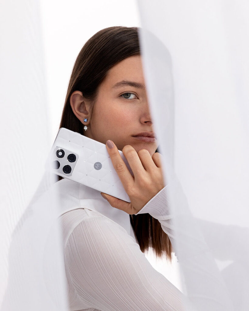 Motorola Edge 70 Cloud Dancer Swarovski Crystals