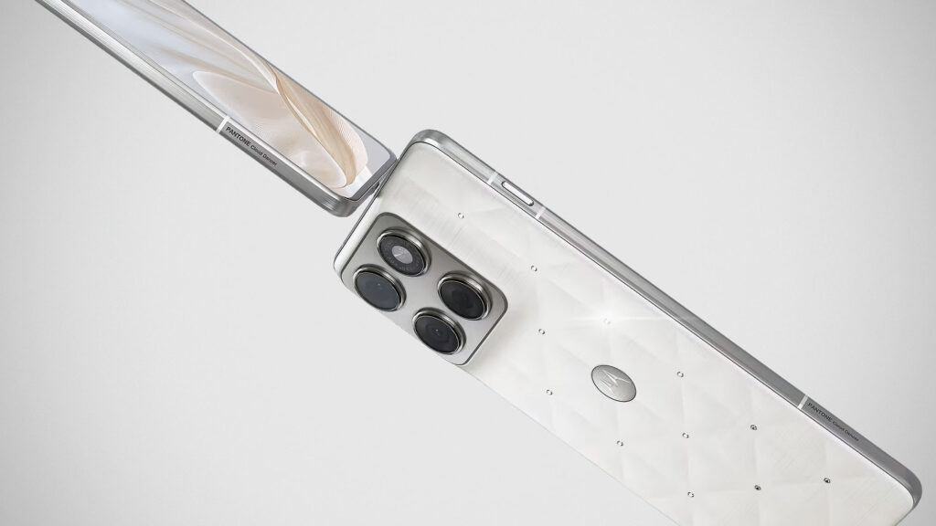 Motorola Edge 70 Cloud Dancer Swarovski Crystals