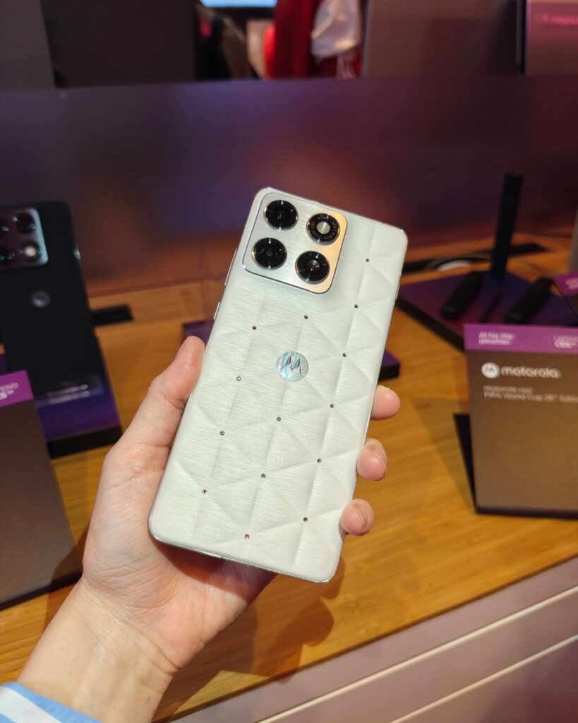 Motorola Edge 70 Cloud Dancer Swarovski Crystals