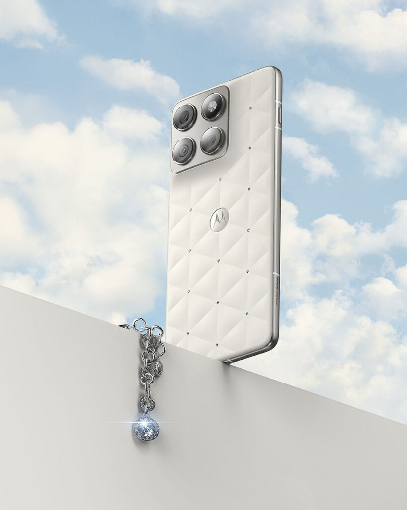 Motorola Edge 70 Cloud Dancer Swarovski Crystals