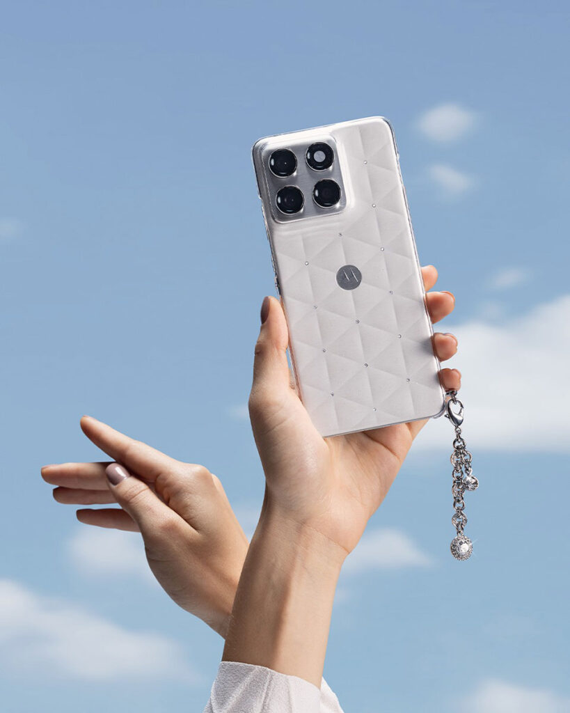 Motorola Edge 70 Cloud Dancer Swarovski Crystals