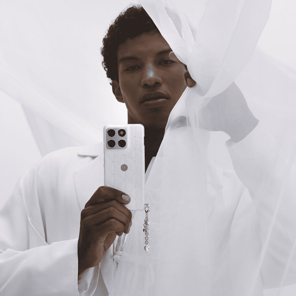 Motorola Edge 70 Cloud Dancer Swarovski Crystals