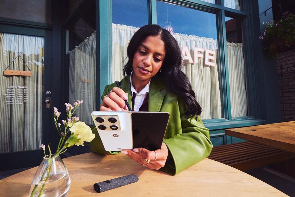 Motorola razr fold Smartphone