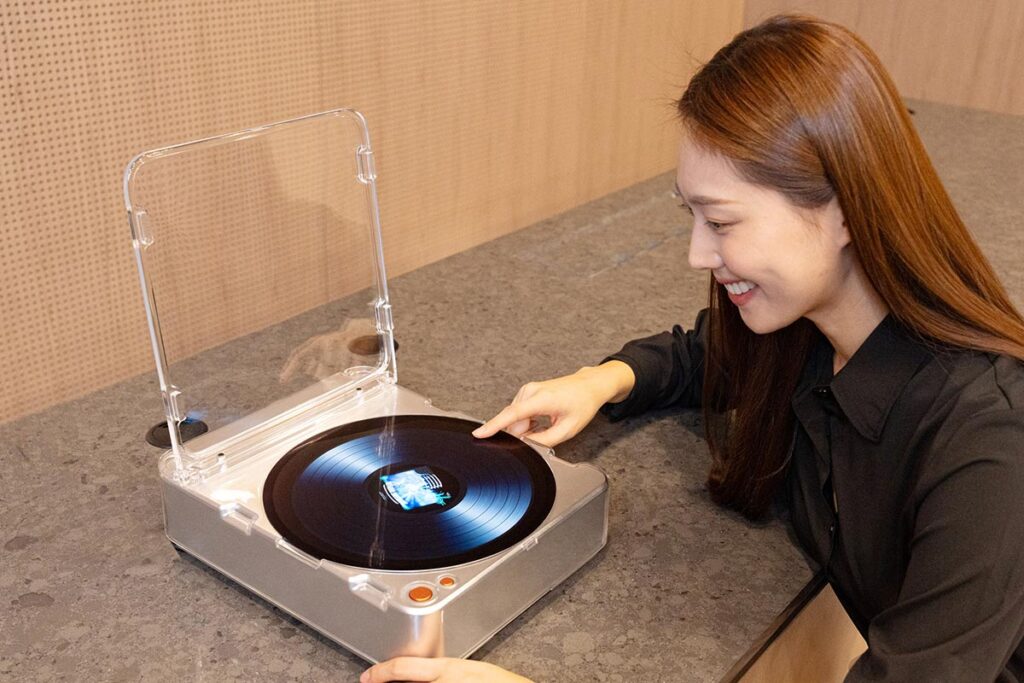Samsung AI OLED Turntable Concept