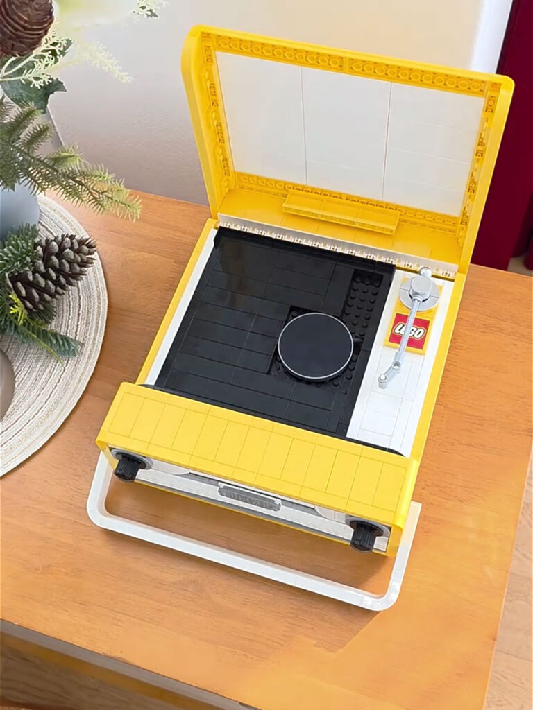 LEGO MOC Digital Turntable/Wireless Charging Dock