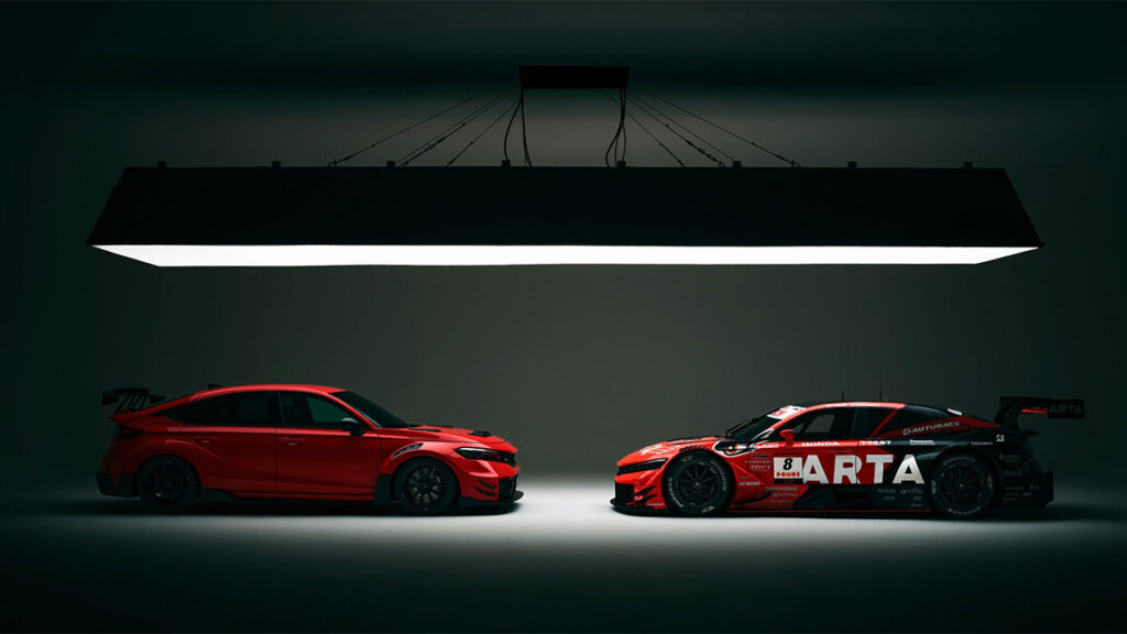 ARTA GT FL5 face to face with the Super GT 500 race car