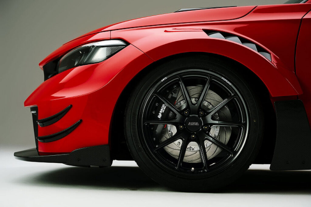 ARTA GT FL5 Close up on the front spoiler and front overfender, side view