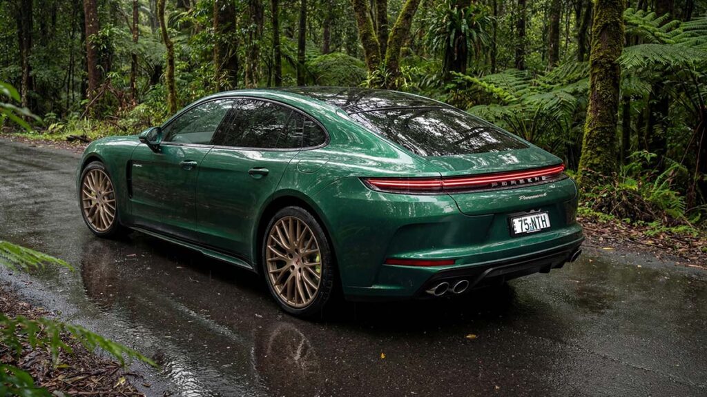 Go North: Porsche Panamera 4 E-Hybrid