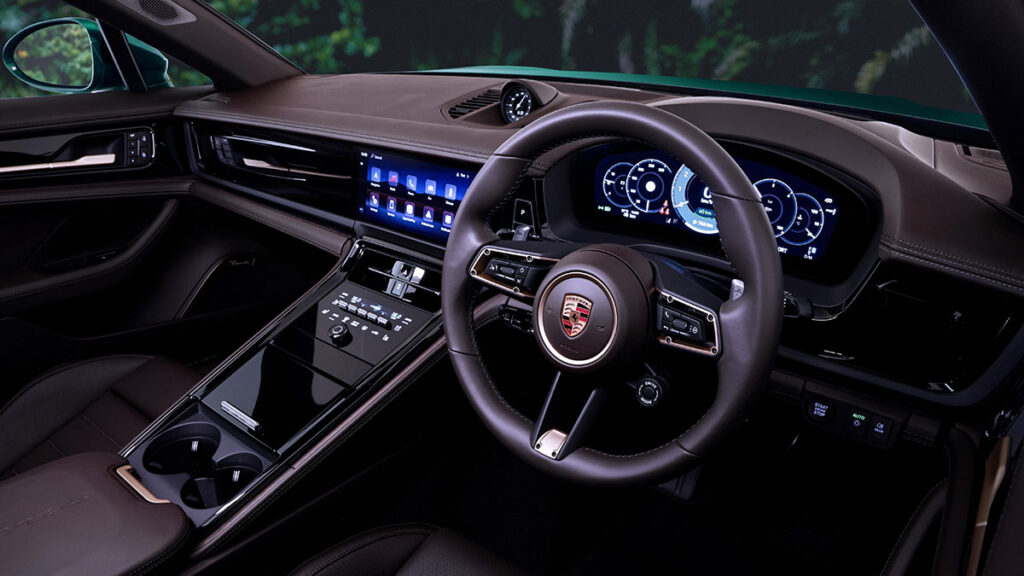 Go North: Porsche Panamera 4 E-Hybrid