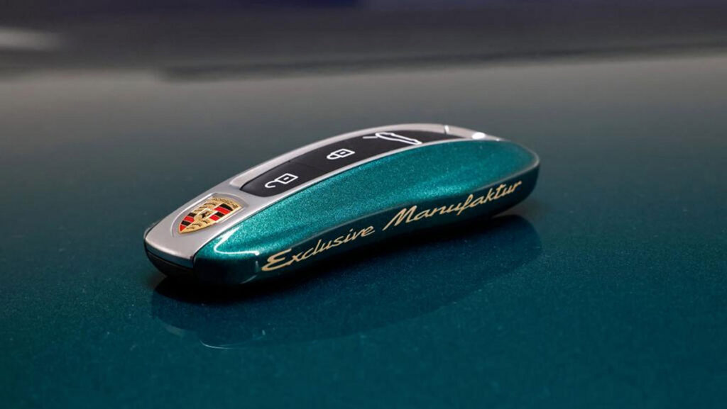 Go North: Porsche Panamera 4 E-Hybrid