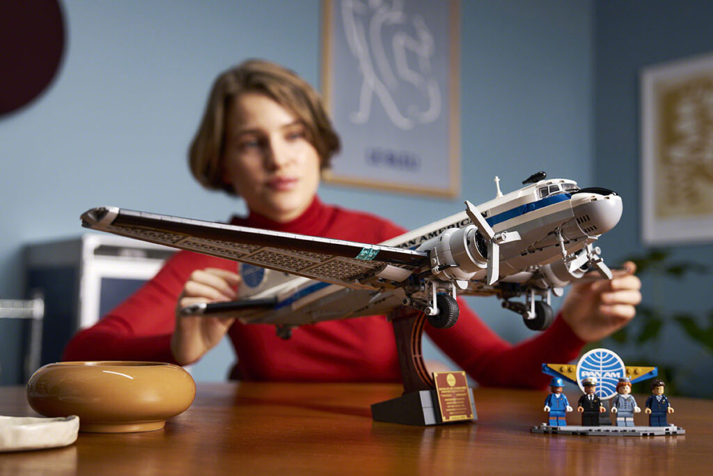 LEGO Icons Douglas DC-3 PAN AM Airliner (11378)