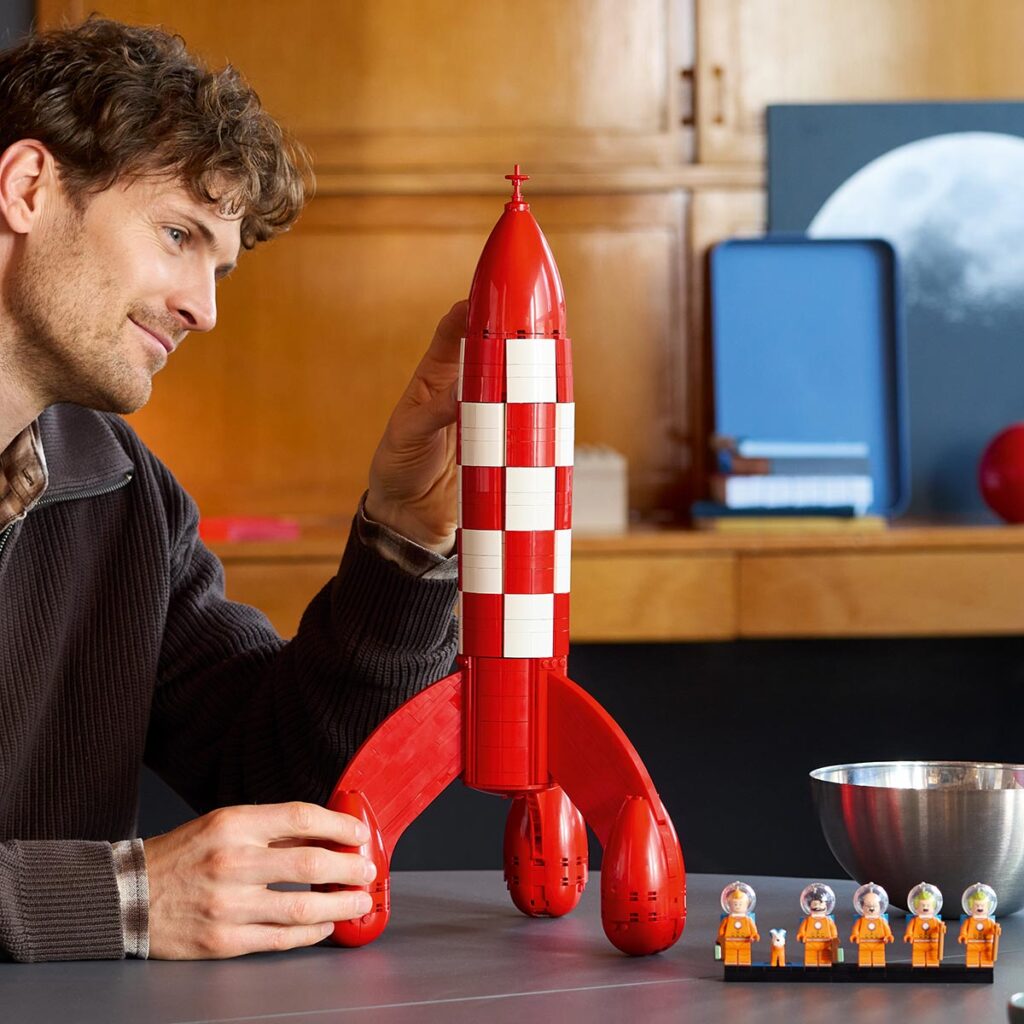 LEGO Ideas Tintin Moon Rocket 21367 red and white checkered rocket with Tintin characters and Snowy figure