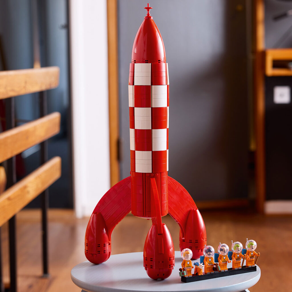 LEGO Ideas Tintin Moon Rocket 21367 red and white checkered rocket with Tintin characters and Snowy figure