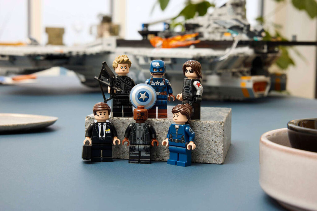 LEGO Marvel S.H.I.E.L.D. Helicarrier 76354 set with Quinjet runway and minifigure display stand