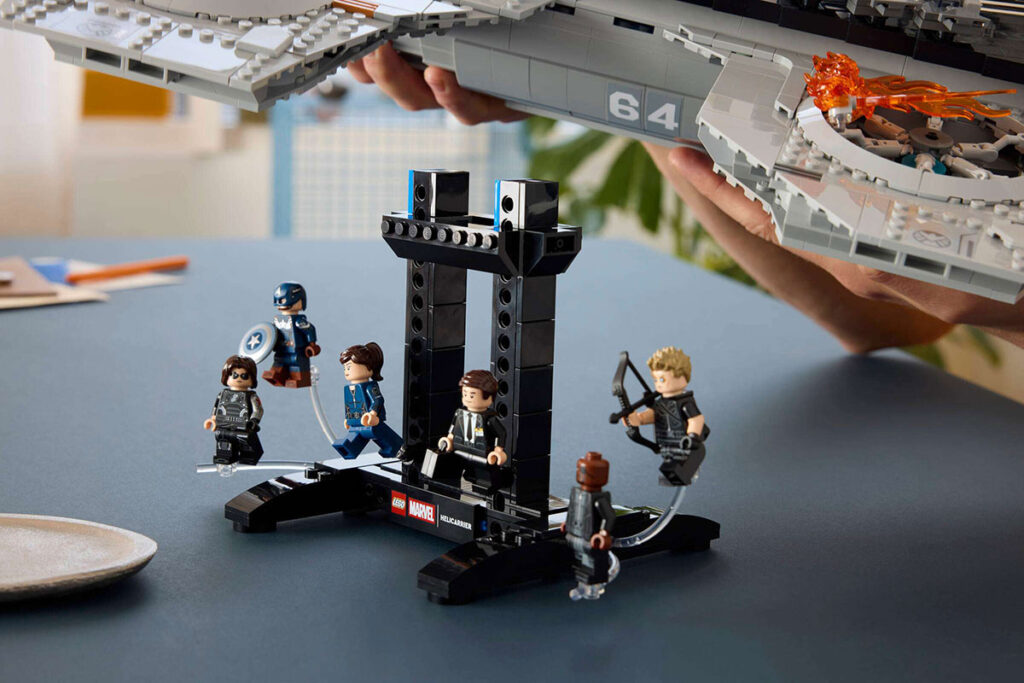 LEGO Marvel S.H.I.E.L.D. Helicarrier 76354 set with Quinjet runway and minifigure display stand