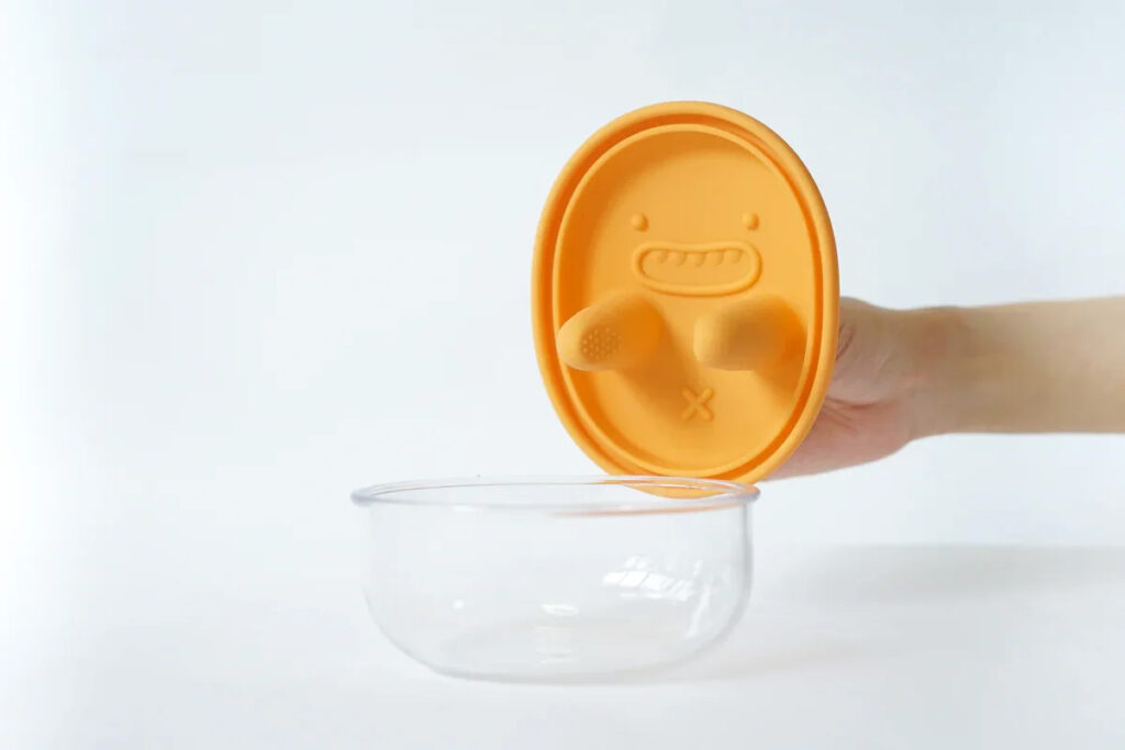 Monchi snack box with silicone finger gloves lid designed for contactless mess-free snacking