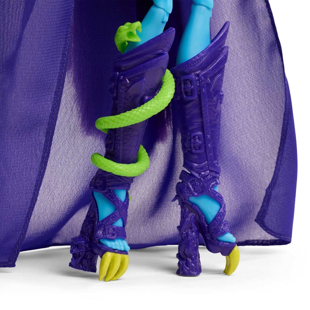 Monster High Skullector Skeletor Doll Masters of the Universe crossover fashion figure with Havoc Staff