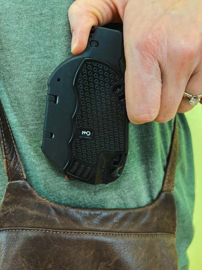 Ounce Pistols collapsible semi automatic 22LR pistol folded concealed carry design