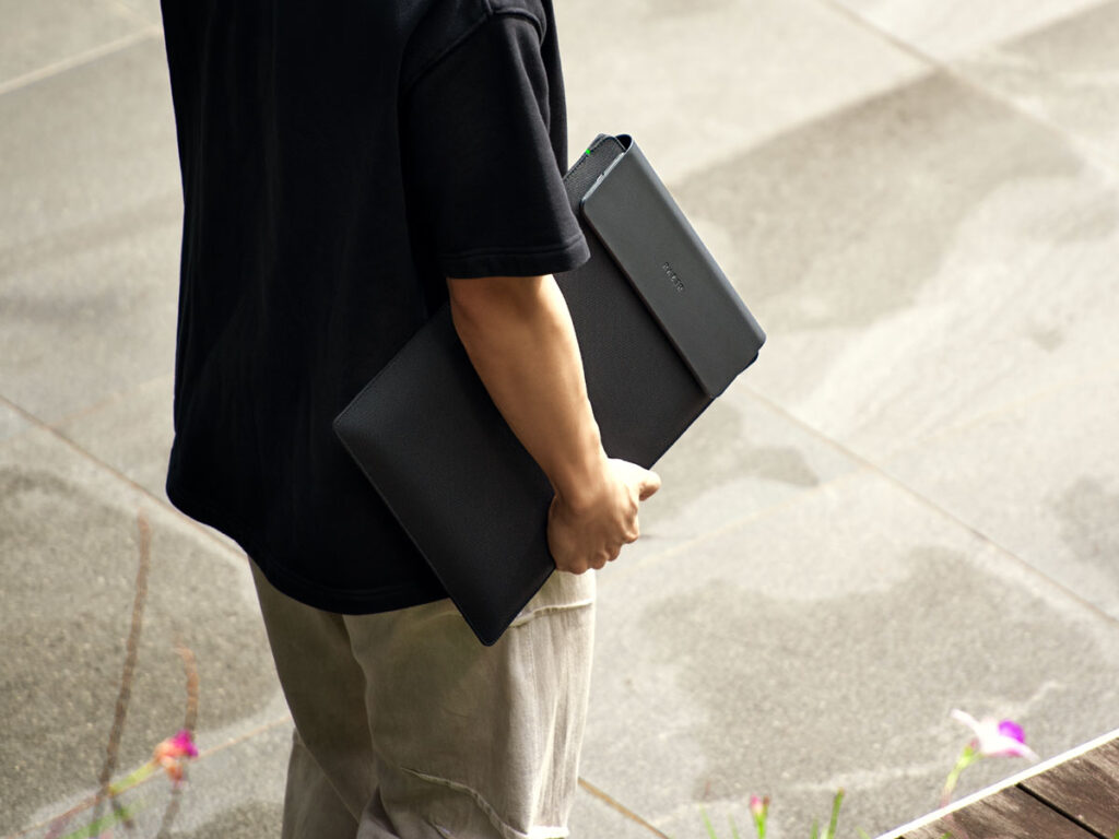 Razer Laptop Sleeve with Wireless Charging