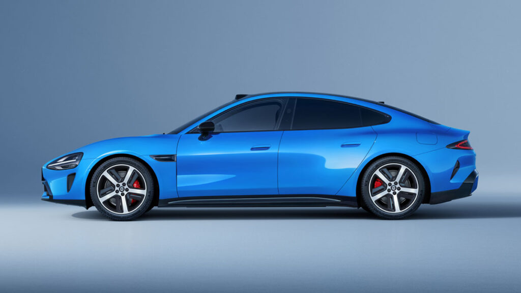 2026 Xiaomi New-Generation SU7 electric sedan with updated front radar and LiDAR standard across lineup