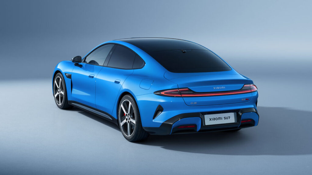 2026 Xiaomi New-Generation SU7 electric sedan with updated front radar and LiDAR standard across lineup