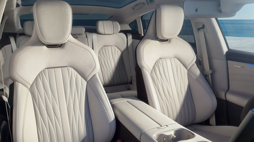 2026 Xiaomi New-Generation SU7 electric sedan with updated front radar and LiDAR standard across lineup